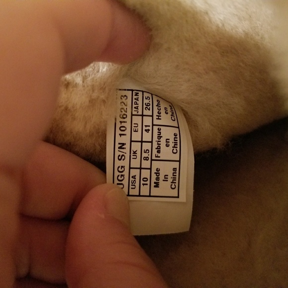 UGG Classic II Short Boot - Picture 6 of 8